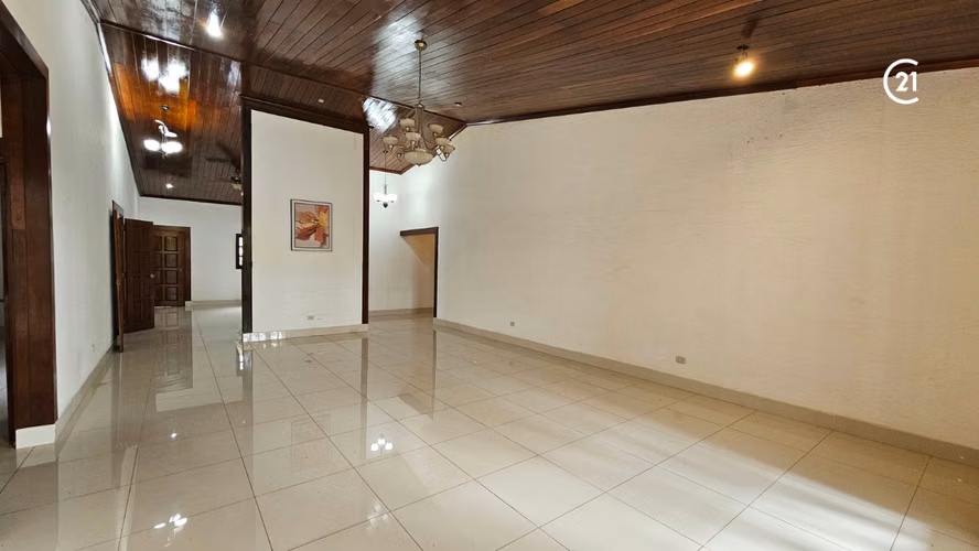 Casa con ubicación privilegiada en Santo Domingo - Imagen 5