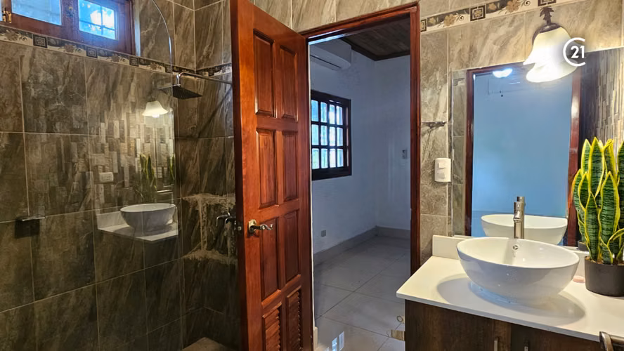 Casa con ubicación privilegiada en Santo Domingo - Imagen 13
