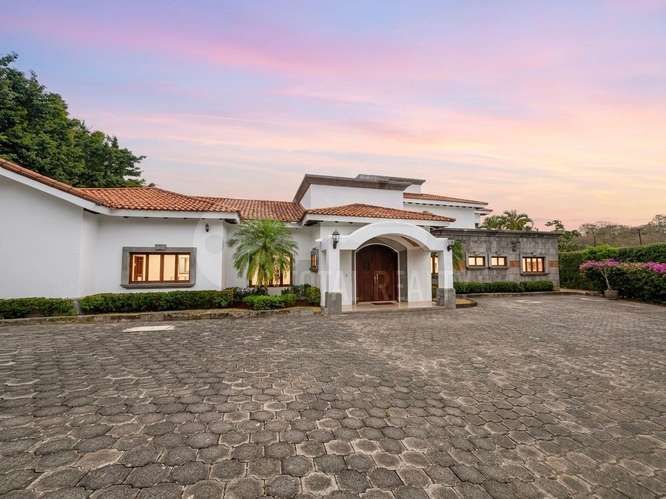 Casa en alquiler en Villa Fontana Sur - Imagen 1