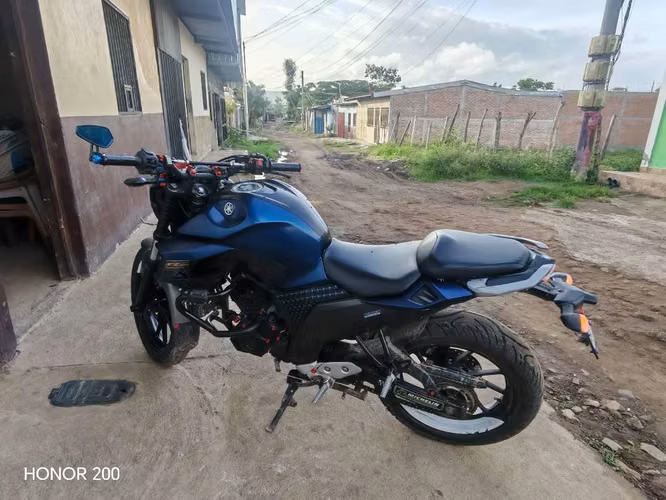 Vendo o cambio Yamaha FZ25 año 2022 - Imagen 3