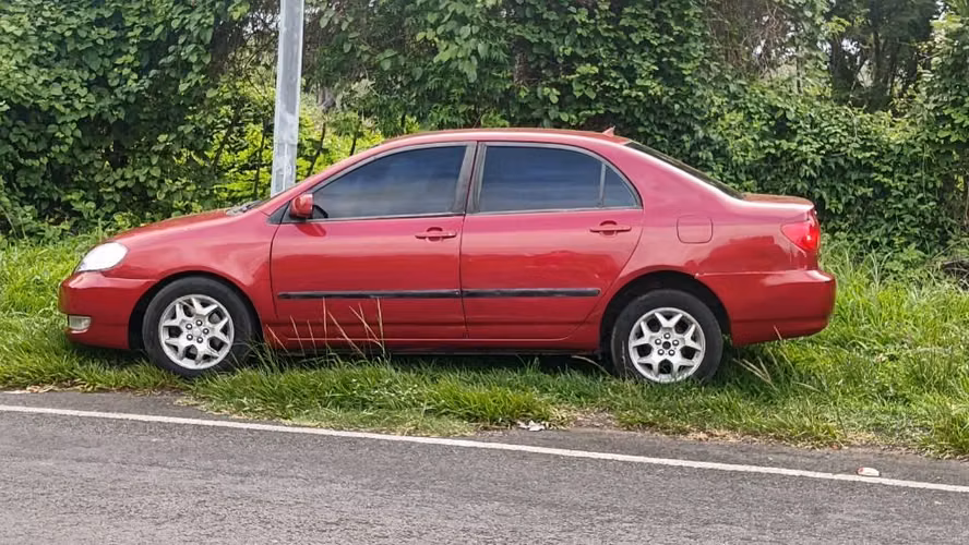 Vende Toyota Corolla automático año 2005