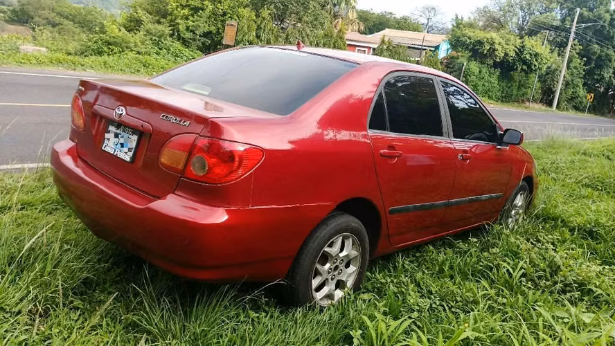 Vende Toyota Corolla automático año 2005