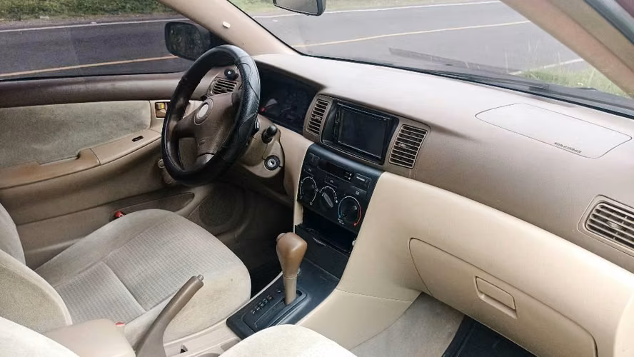 Vende Toyota Corolla automático año 2005