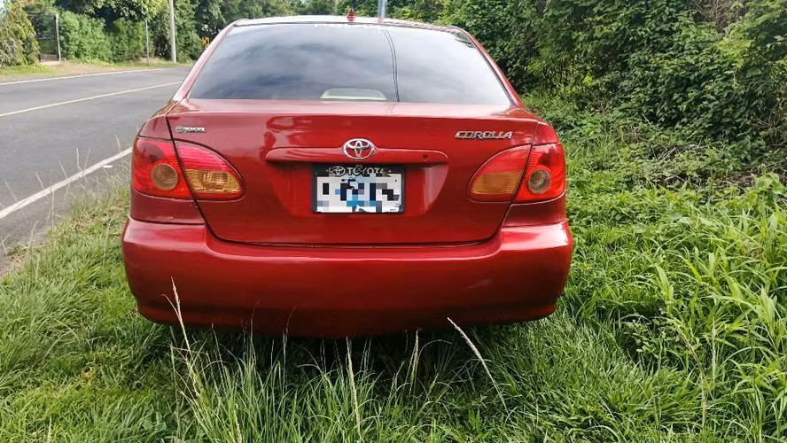 Vende Toyota Corolla automático año 2005