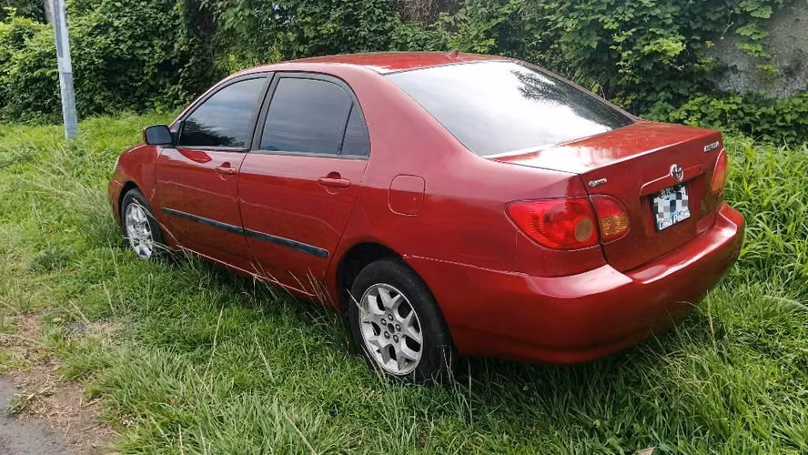 Vende Toyota Corolla automático año 2005