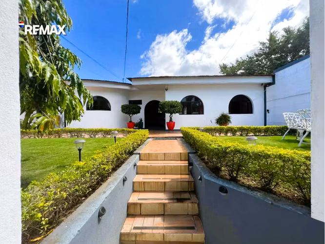 Spacious House in Rental in Villa Fontana