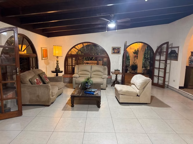 GA-Vendo amplia casa en Santo Domingo