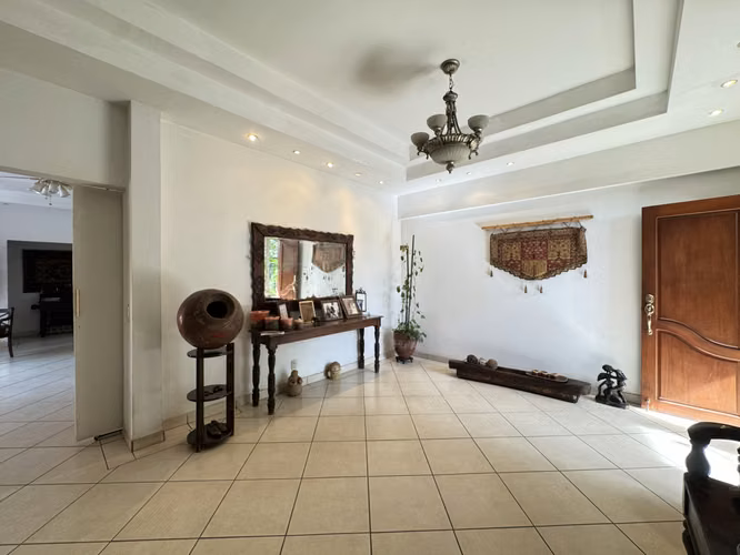 Preciosa Casa en Venta en Las Colinas