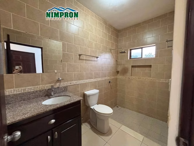  ¡Se vende casa en Zona Residencial con  doble terreno en Veracruz! 