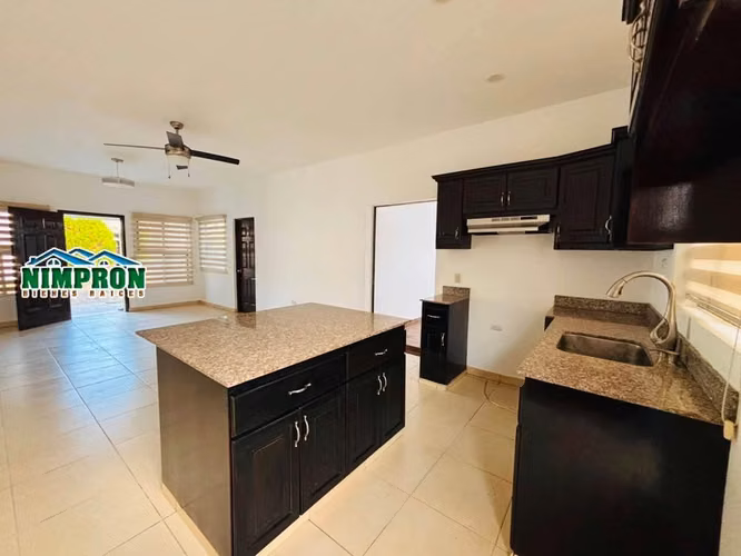  ¡Se vende casa en Zona Residencial con  doble terreno en Veracruz! 