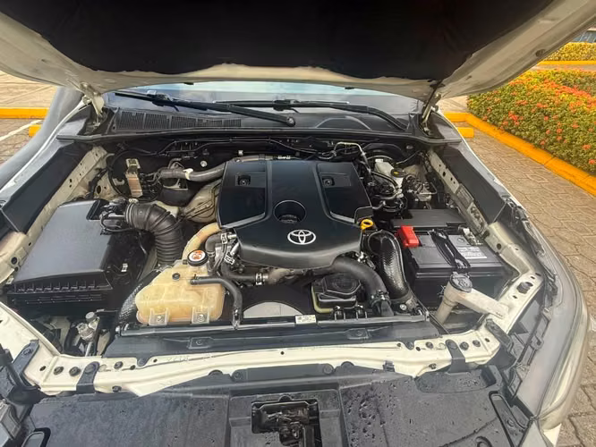 Vendo linda TOYOTA HILUX SR intermedia - Imagen 5