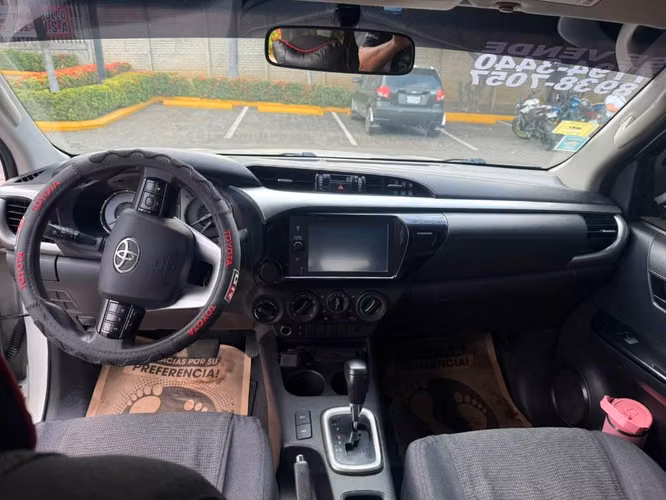 Linda Hilux 2023 sin detalles - Imagen 6