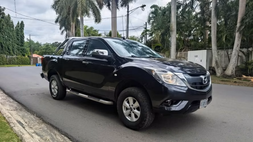 Mazda BT-50 4x4 mecánica 2017