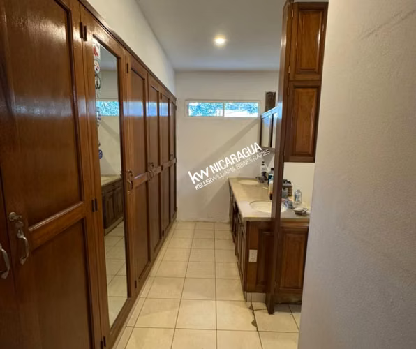 GG - Venta,  casa con terreno amplio en Carretera Sur .