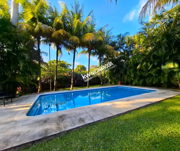 GG - Venta,  casa con terreno amplio en Carretera Sur .
