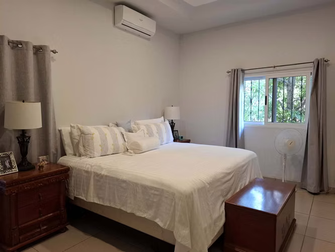 GG - Venta , hermosa casa en Santo Domingo
