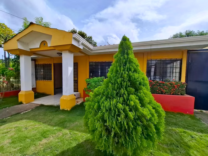 GG -  Venta,  casa en residencial de Carretera Masaya Km 13