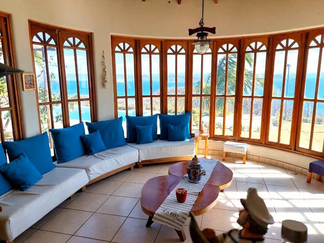 ¡Tu refugio de altura con vista de 180º al mar en Playa Manzanillo!