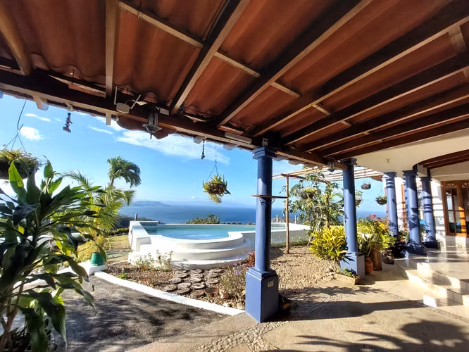 ¡Tu refugio de altura con vista de 180º al mar en Playa Manzanillo!