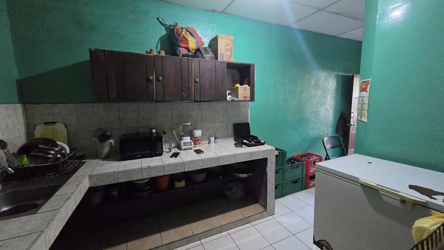 YA-Vendo propiedad en Bello Amanecer, ideal para ofibodega, hostal, oficinas, etc