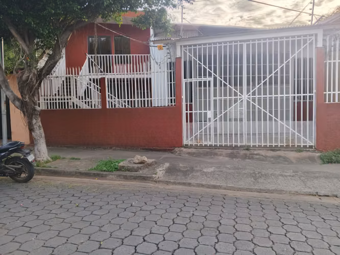 Se renta local comercial en Managua