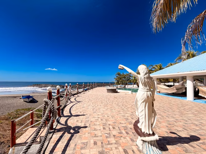 FH | En Venta Casa Frente al Mar | Playa El Tránsito