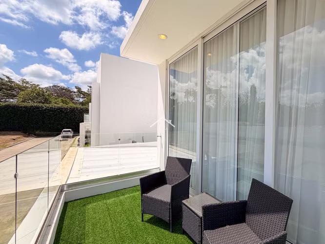 LL - Se Vende Moderna Casa en Santo Domingo