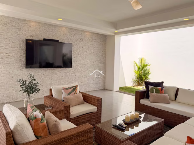 LL - Se Vende Moderna Casa en Santo Domingo
