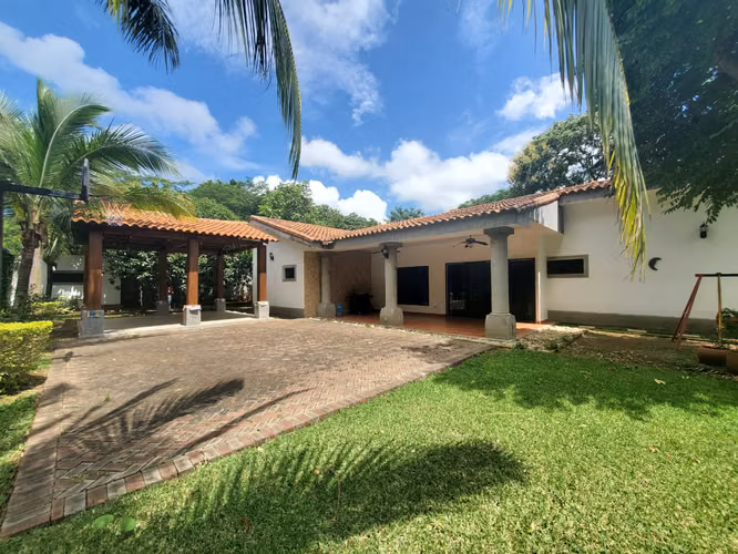 AP-Vendo casa en Carretera Vieja Leon km 12.8