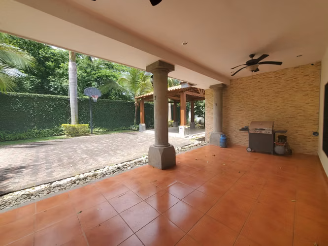 AP-Vendo casa en Carretera Vieja Leon km 12.8