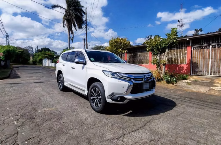 Mitsubishi Montero Sport Automática full extras 2017