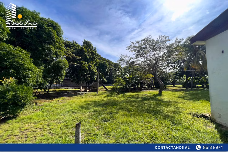 Terreno con casa y bodega en venta en Carretera Vieja a León - CC 