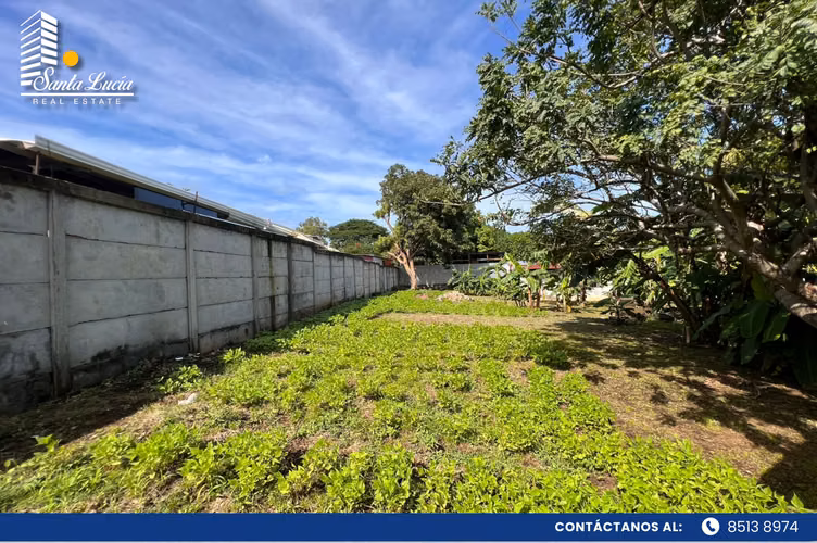 Terreno con casa y bodega en venta en Carretera Vieja a León - CC 