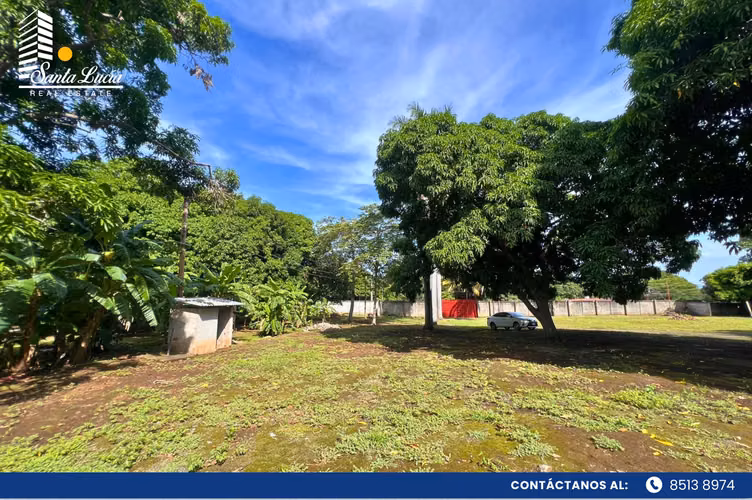 Terreno con casa y bodega en venta en Carretera Vieja a León - CC 