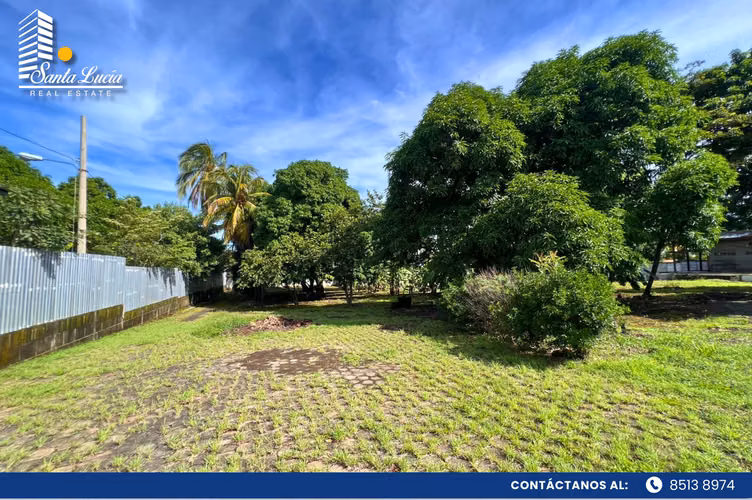 Terreno con casa y bodega en venta en Carretera Vieja a León - CC 