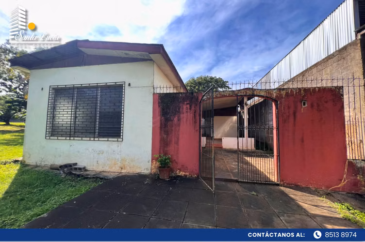 Terreno con casa y bodega en venta en Carretera Vieja a León - CC 