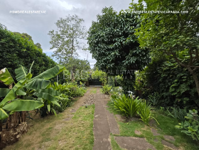 SE VENDE EN LAS COLINAS A 50 VRS DE LA C. A MASAYA CASA CON TERRENO GRANDE 0309 - Imagen 8