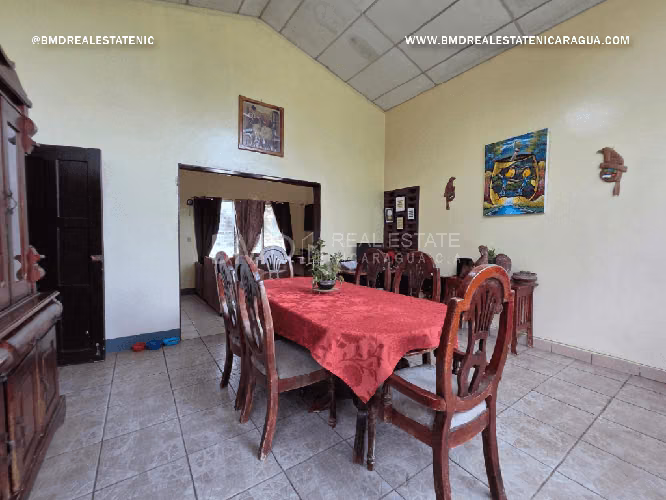SE VENDE EN LAS COLINAS A 50 VRS DE LA C. A MASAYA CASA CON TERRENO GRANDE 0309 - Imagen 5