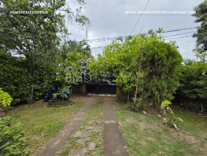 SE VENDE EN LAS COLINAS A 50 VRS DE LA C. A MASAYA CASA CON TERRENO GRANDE 0309 - Imagen 10