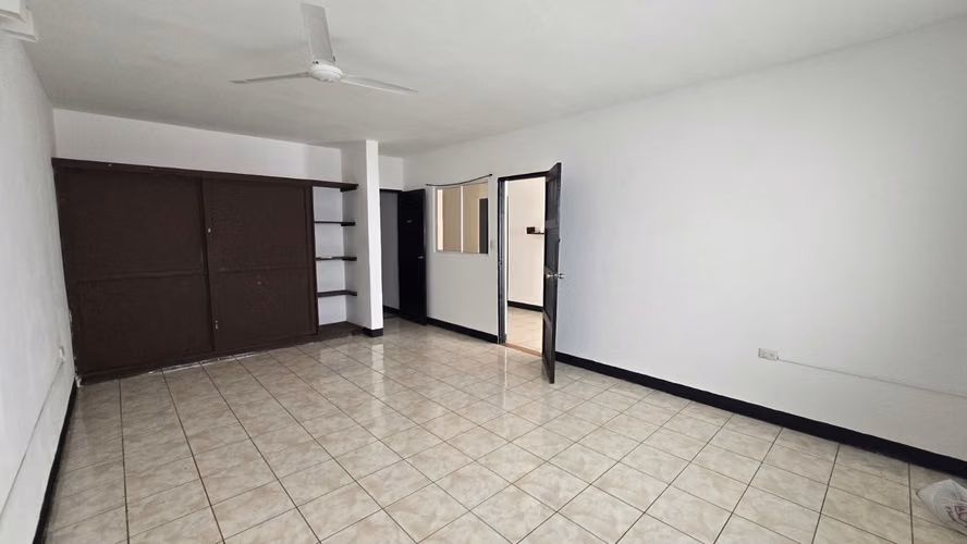 Amplia casa en renta para vivienda u oficina en Villa Fontana 373 M2 - Imagen 11