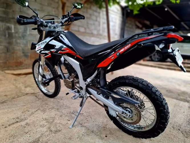 Genesis sx3 4v 250 cc año 2025