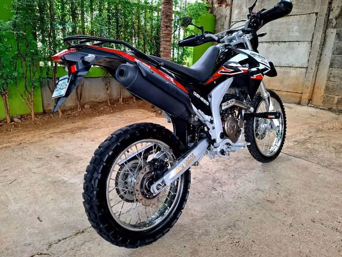 Genesis sx3 4v 250 cc año 2025