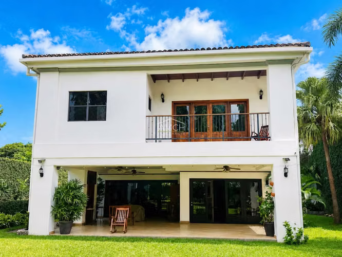 AM - Elegante Residencia en Venta en Carretera Sur