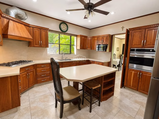 AM - Elegante Residencia en Venta en Carretera Sur