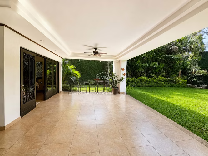 AM - Elegante Residencia en Venta en Carretera Sur