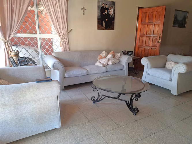 KW - ¡¡ Venta, casa en Reparto San Juan para uso comercial o vivienda !!