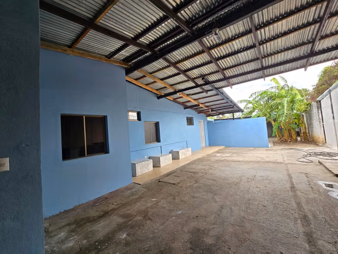 CB - Casa con espacios amplios en altagracia