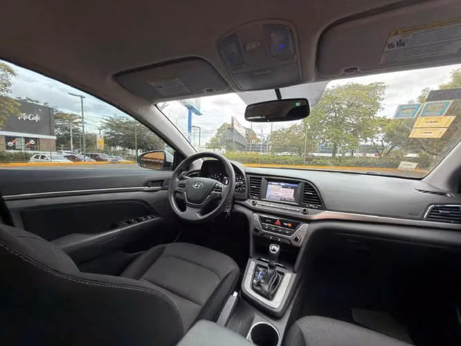 Hyundai Elantra 2019 Blanco Automático