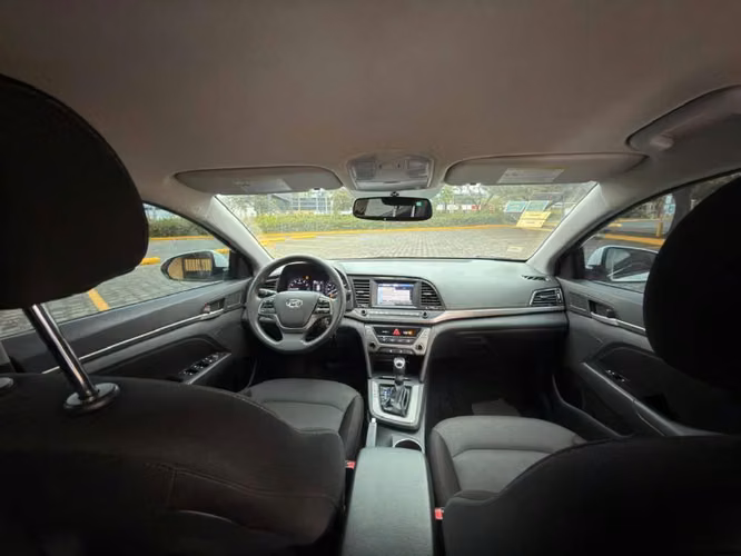 Hyundai Elantra 2019 Blanco Automático