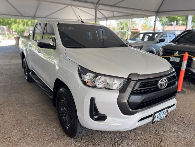 Toyota Hilux SR - Imagen 3
